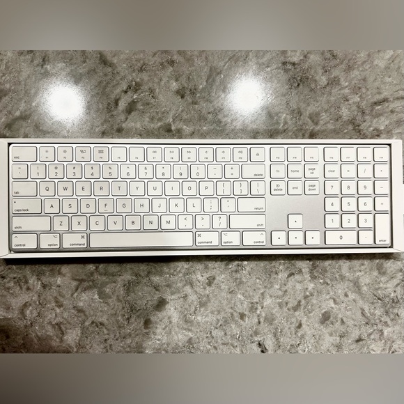 Apple Magic Keyboard with Numeric Keypad - Picture 6 of 10